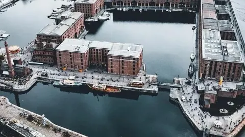 利物浦,英國第四大城市,位於英格蘭西北部。 — traveler post in 馬其賽特郡