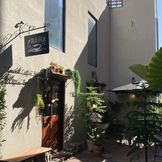 전주 속 유럽 분위기 카페, ‘프랭크 커피인바’
