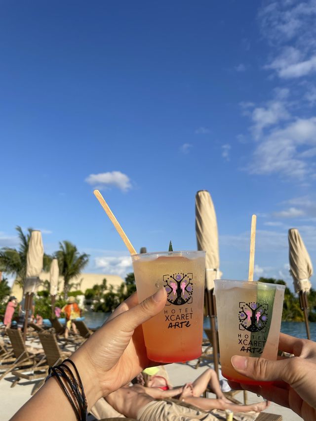 호캉스 하며 칵테일 한 잔 어때요🍹