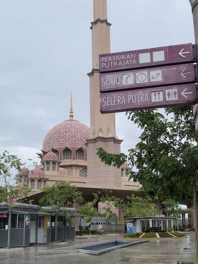 Walking around the Putra Mosque 