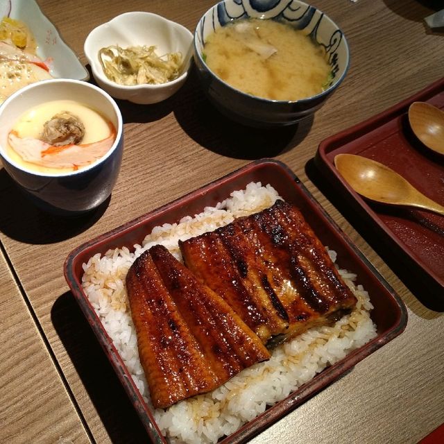 來到『初鰻』彷彿置身日本居酒屋