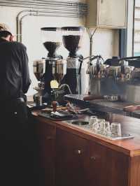 Roazt เช้าจิบกาแฟ ตอนเย็นจิบเบียร์ นั่งชิลล์ๆ