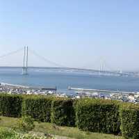 淡路島から見る明石海峡大橋