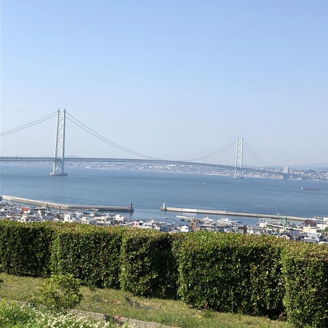 淡路島から見る明石海峡大橋