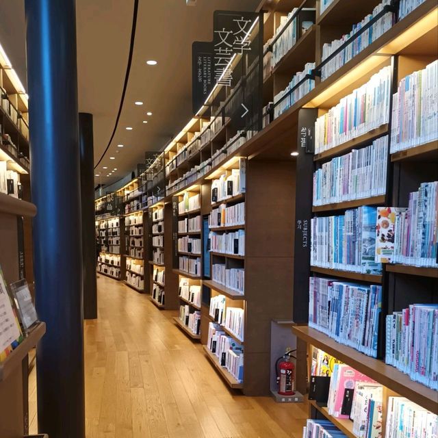ห้องสมุดสวยเก๋ที่เมือง Takeo