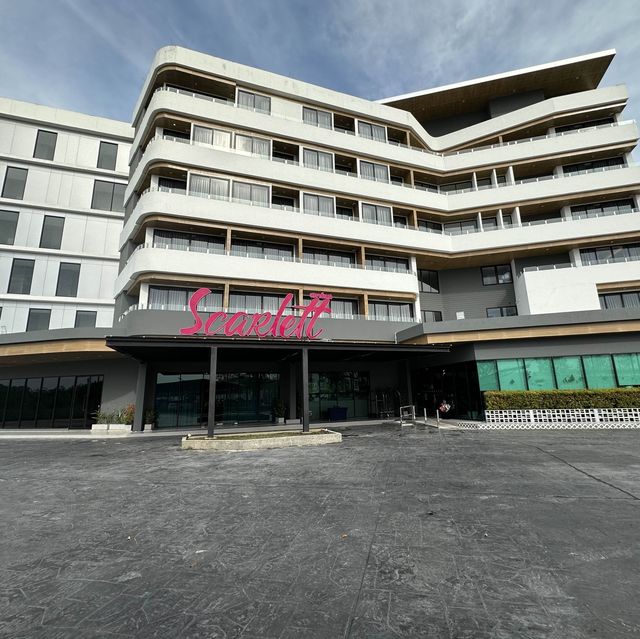 โรงแรมสการ์เลท