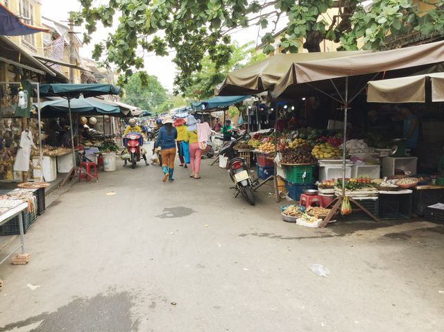 ตลาดฮอยอัน 🛍