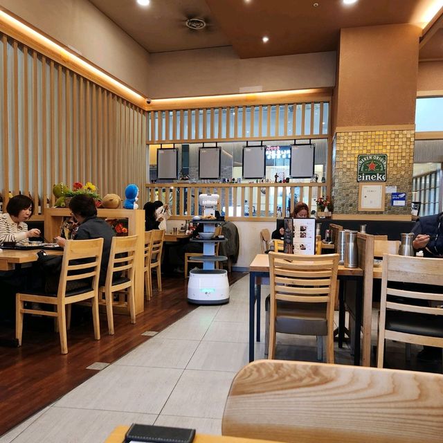 韓国で日本食★ロボットがフロアスタッフ 【かつら】