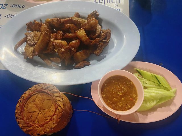 ร้านหมูทอดในตำนาน : จ่าเหลาหมูทอด