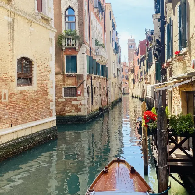 THE FLOATING CITY ✈️🇮🇹🛶🚤🛟