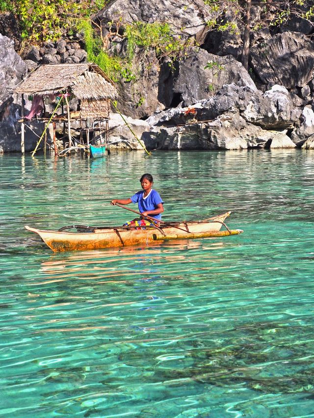 The most beautiful sea-to-lake in the Philippines, comparable to the Maldives in beauty.