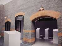 Shanghai Bund's small-scale professional free art exhibition, reservation required to limit the number of visitors.