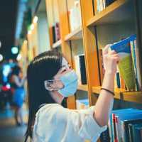 TSUTAYA BOOKSTORE 蔦屋書店南港店