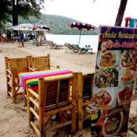 เสิร์พอาหารพร้อม"วิวทะเล"ที่ Anda Restaurant..