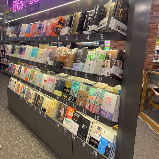 韓国/ソウル【金浦空港】本だけじゃない！？雑貨も文具もある本屋さん📚💕