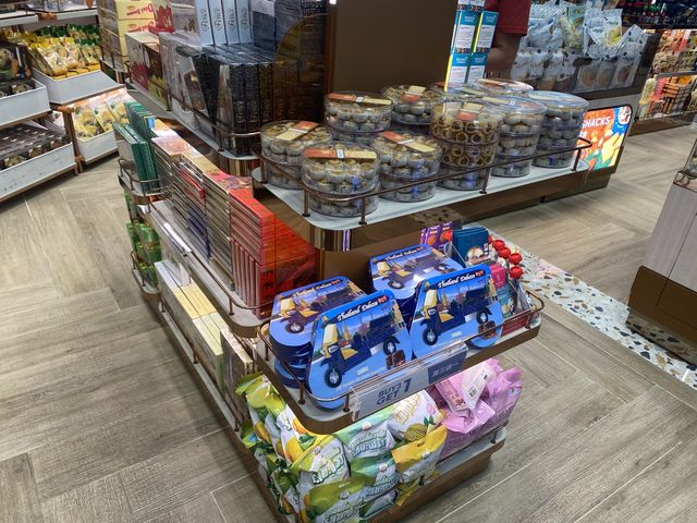 曼谷機場超大免稅店