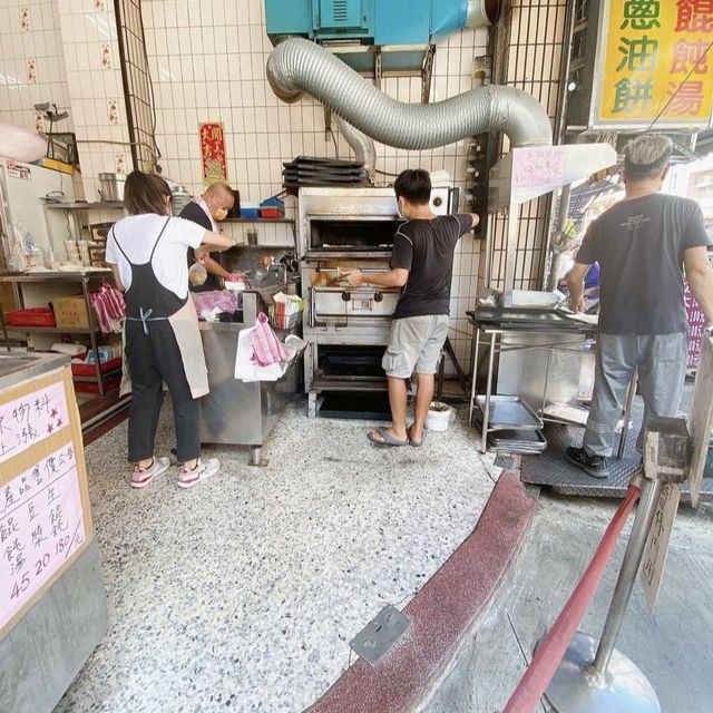 ［基隆市/中正區］ 陳家早點🤩超好吃的排隊小蔥油餅😋當地人都愛吃的早餐！ 