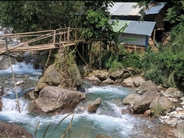 Leuwi Hejo means Greenish River
