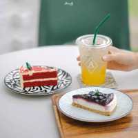 คาเฟ่สไตล์มินิมอล ทรงห้องใต้หลังคา | กาญจนบุรี
