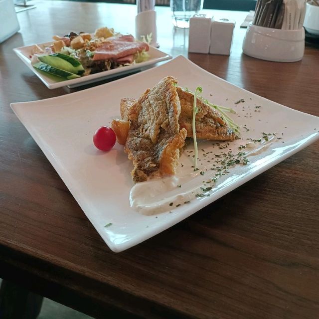 觀塘高質半自助餐 連紅白酒都可以任飲