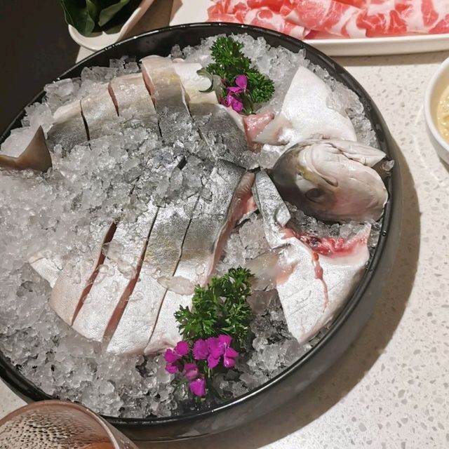hai Di lao outlet with robotic kitchen 