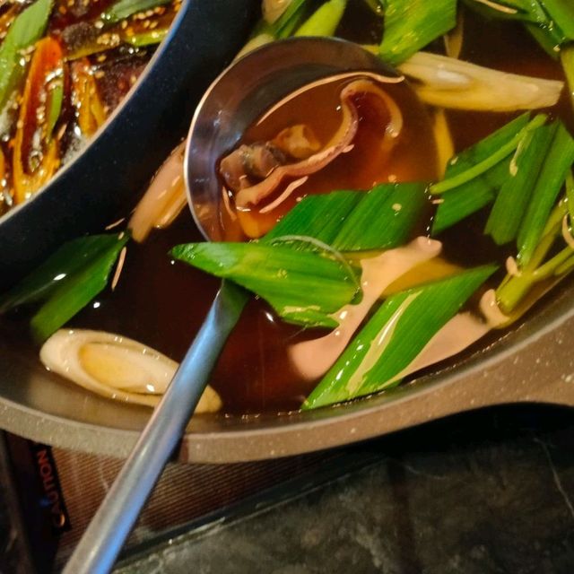 石.撈麻辣鴛鴦鍋-招牌湯頭滋味好