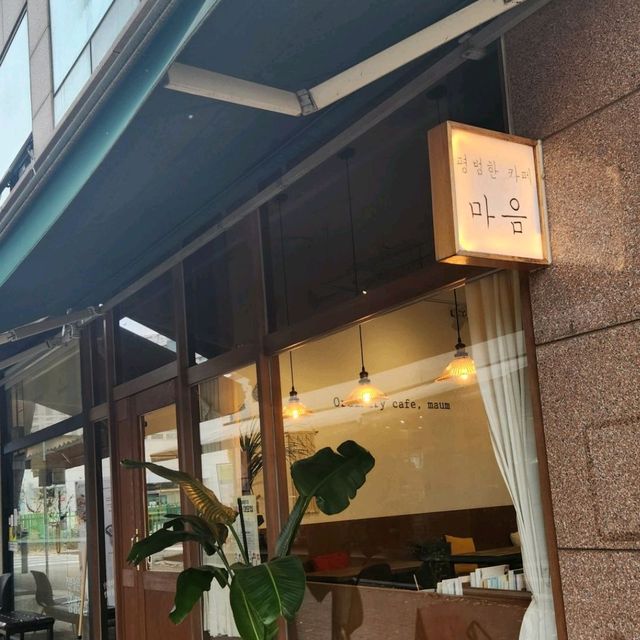 韓国/ソウル アパート内に位置する自然豊かなカフェ 