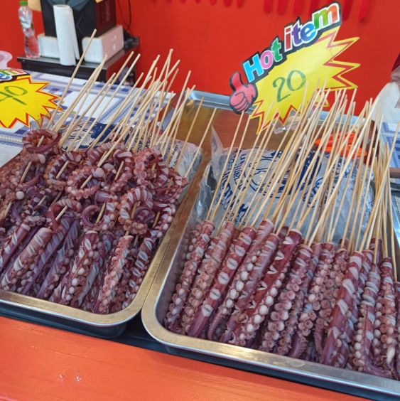 ตลาดคนเดิน เดอะวัน รัชดา(ตลาดรถไฟ)