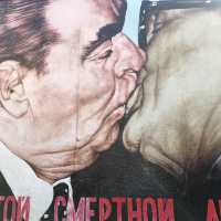 Iconic Murals on the Berlin Wall!