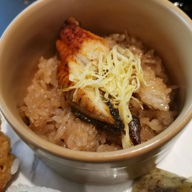 信義區的空中餐廳「饗饗攻略介紹」……吃的舒服又能靜靜欣賞101美景……