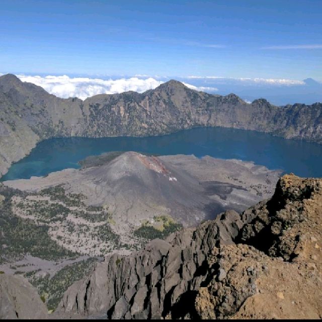 3D2N hike to the summit of Mount Rinjani