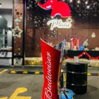 ลานเบียร์ หน้า โรงแรม Paai Plus 