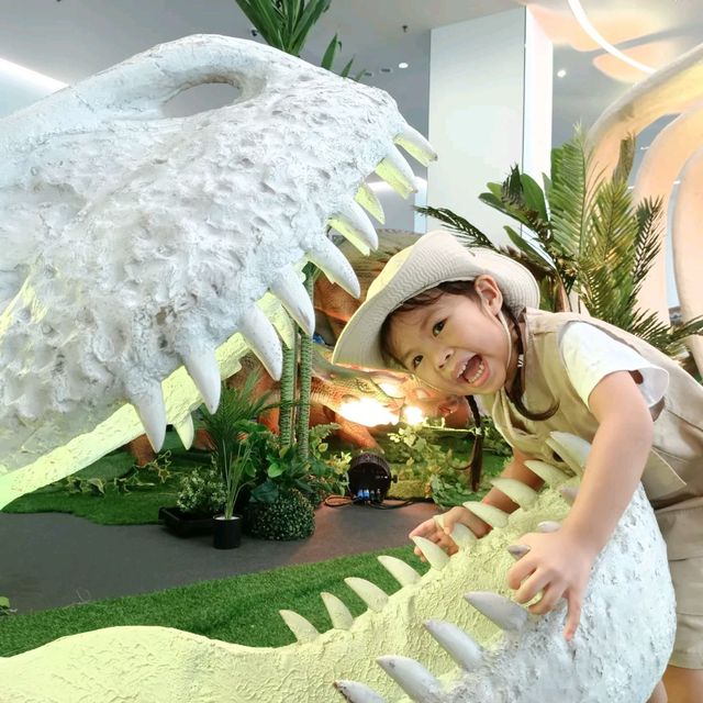 พาเด็กๆ ไปตะลุยJurassic Dinosaur ที่ ICONSIAM 