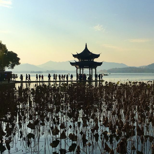 Walk around the West Lake 