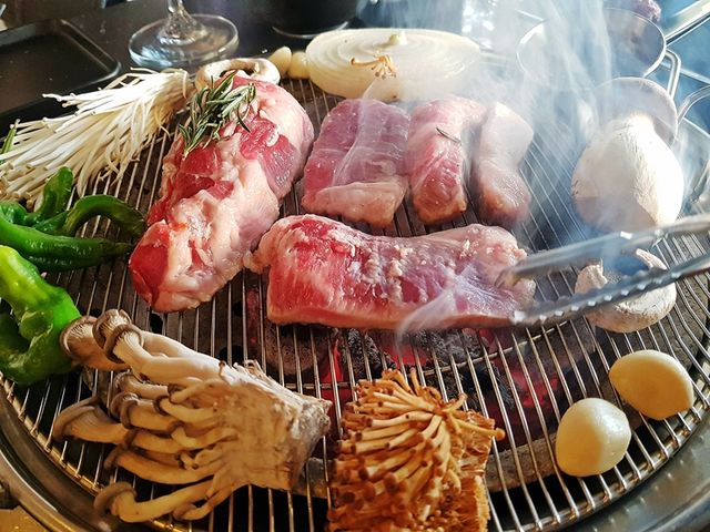 수준 높은 이베리코 돼지 맛집. 이태원 소설옥