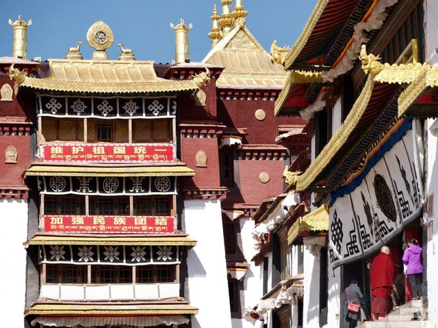 西藏昌都強巴林寺