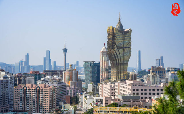 Climb the highest peak in Macau and enjoy the Londoner's light show.