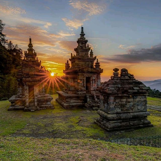 GEDONGSONGO TEMPLE : BANDUNGAN