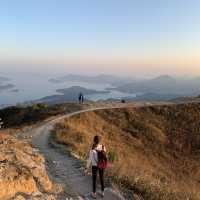 香港日落美景 🌄- 彎曲山 
