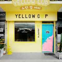 yellow cup คาเฟ่มินิมอลสไตล์