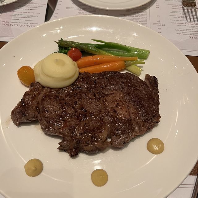 Fullerton Hotel + Steak at La Brasserie