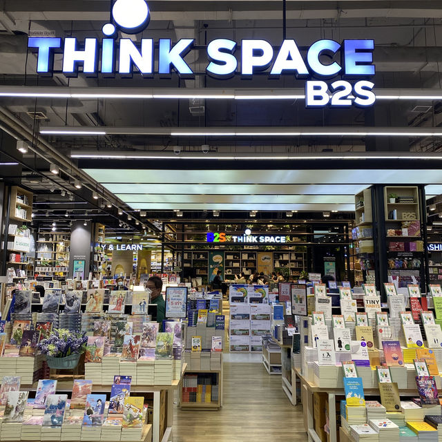 พื้นที่สำหรับคนรักการอ่าน Think Space B2S 