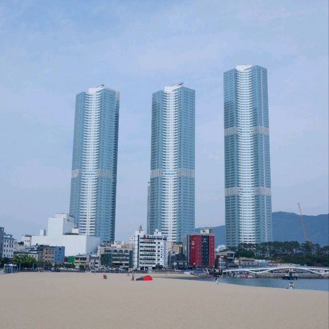 낮과 밤 모두 즐길 수 있는 광안리 해수욕장