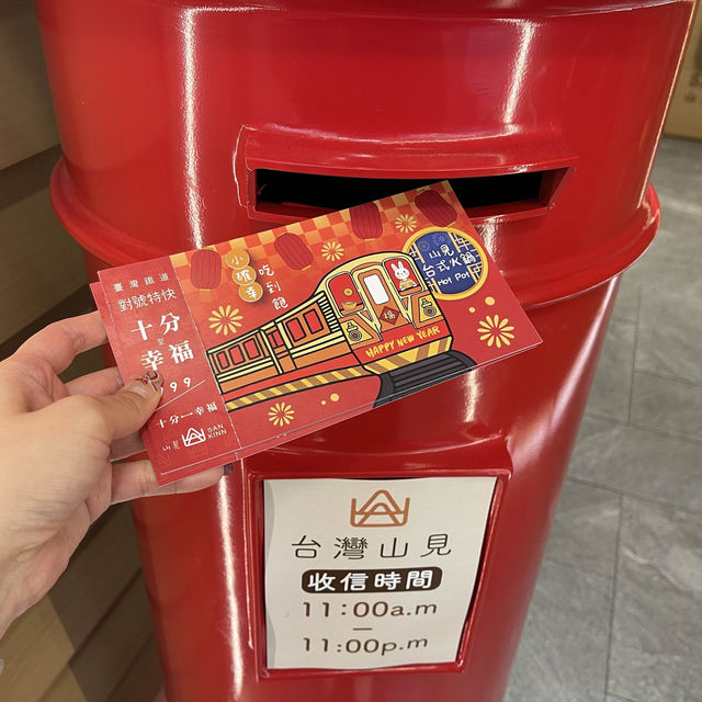 很多食物種類嘅山見台式火鍋