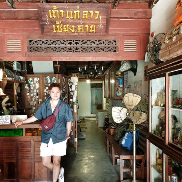 " ปั่นจักรยานริมโขง ชมบ้านไม้เก่าแก่โบราณ "💕😍 