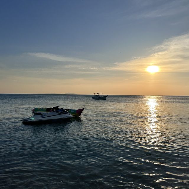 หาดบางแสนยามเย็น ตำนานรักอมตะ ไม่รู้ลืม 🏖️