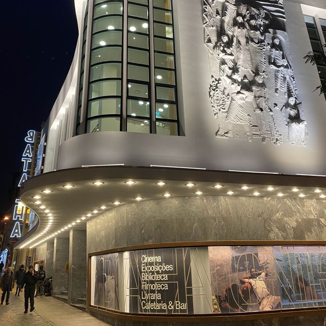 The most iconic movie theatre in Porto 🇵🇹