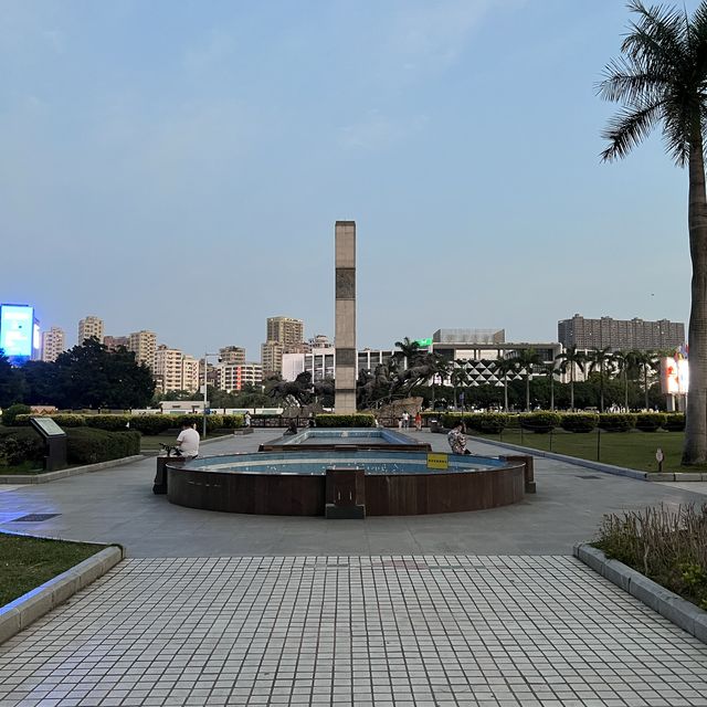 深圳龍華：打卡文化廣場