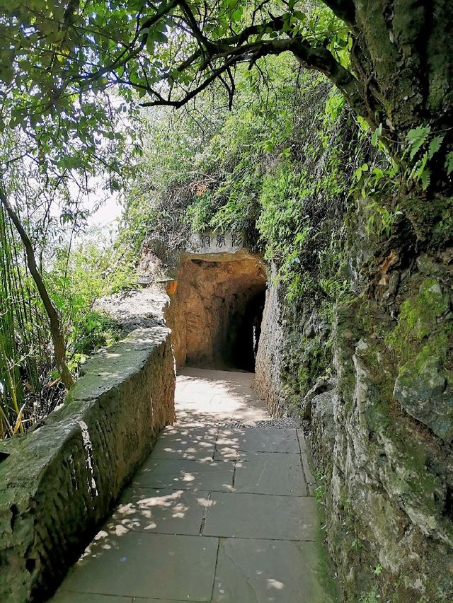 Path along the mountain edge in Xishan park