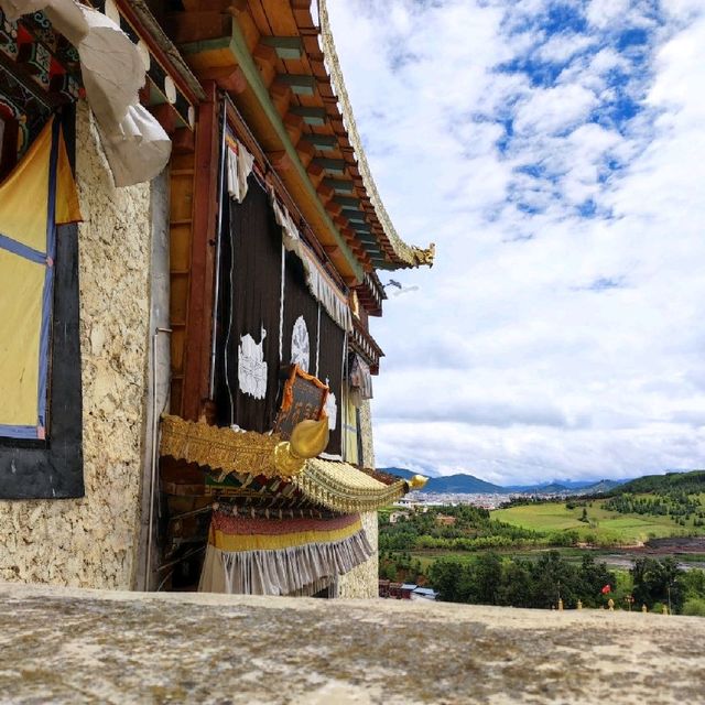 Songzanlin - Largest Tibetan Temple in Yunnan